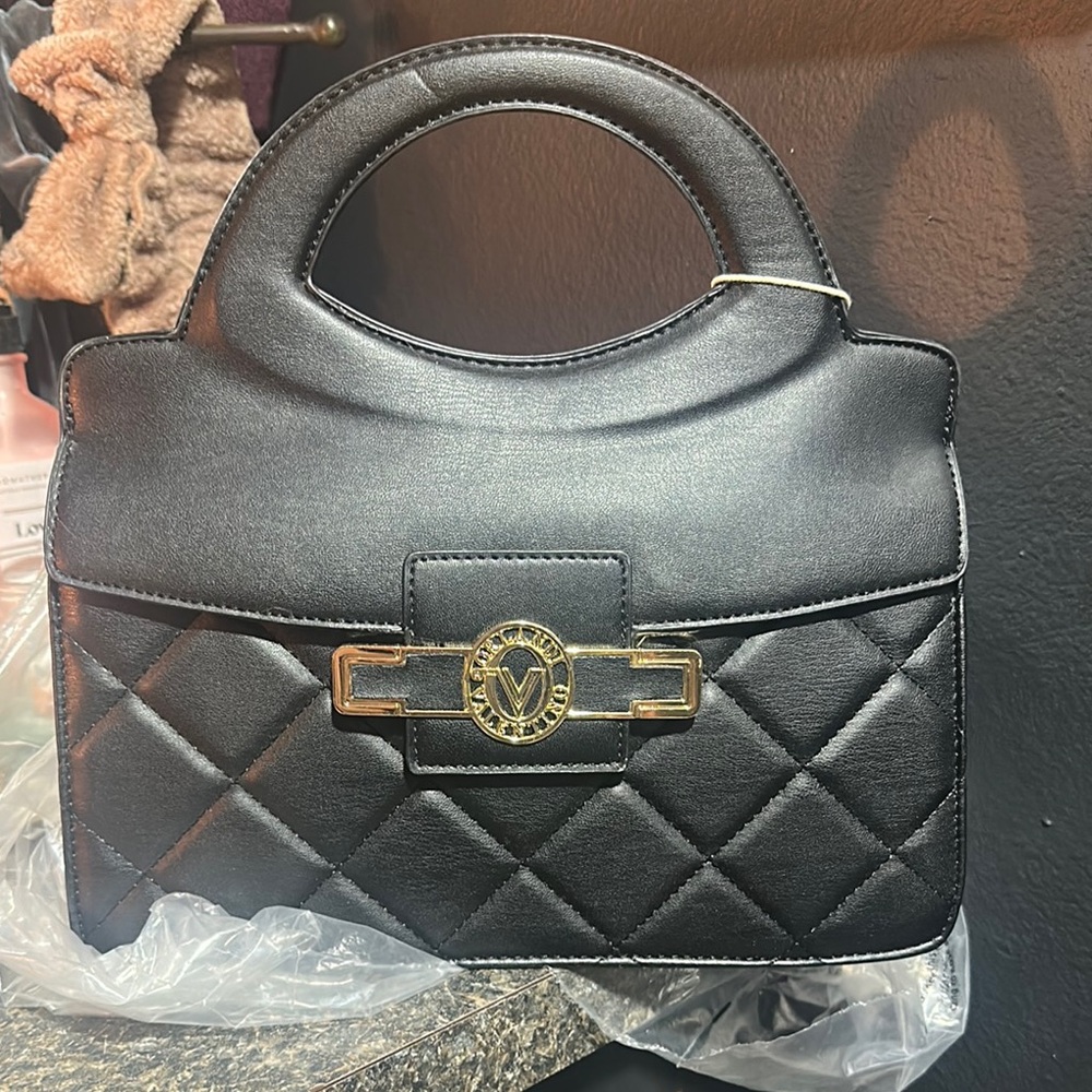 Elegant Black Quilted Handbag